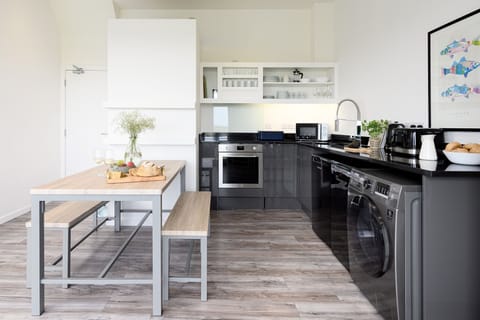 Dining room at 9 Beachview, Crantock, Cornwall, self catering with Beach Retreats.