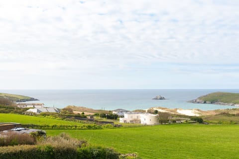 9 Beachview, Crantock, Cornwall, self catering with Beach Retreats.
