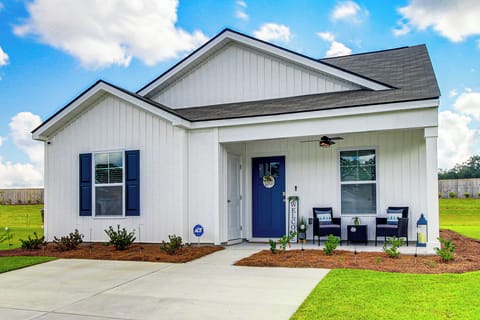 Port Wentworth Vacation Rental | 2BR | 2BA | 1,045 Sq Ft | Small Step to Enter