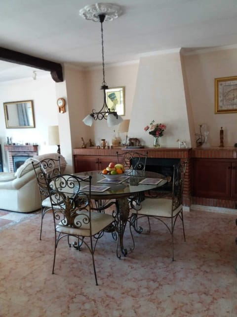 Dining area for upto 6 guests, set in traditional Spanish decor. 