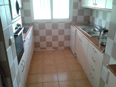 Kichen with Bosch oven, induction ceramic hob, builtin microwave. Home from home