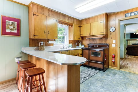 Kitchen | Cooking Basics | Stove/Oven | Drip & Keurig Coffee Makers