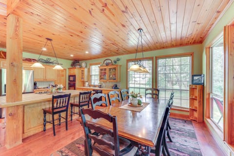 Dining Area | Dishware & Flatware Provided | Central A/C & Heat | 1st Floor