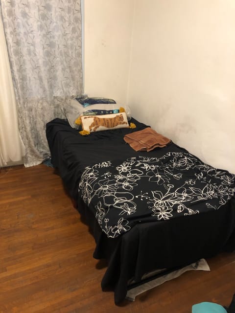 1 bedroom, iron/ironing board, bed sheets