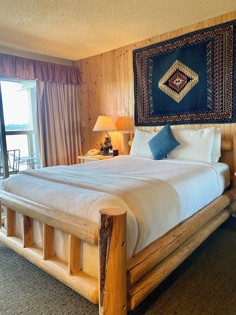 Unit with 1 Queen size bed