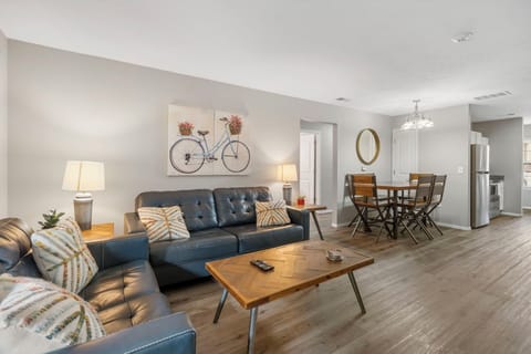 Unit 2: Living and dining area