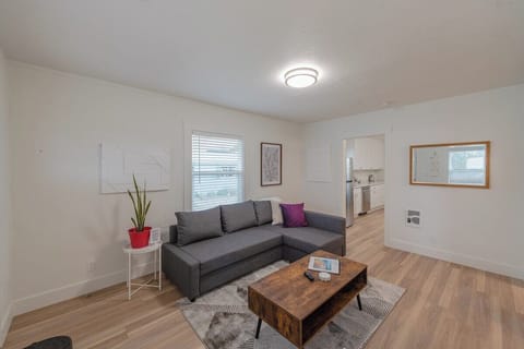 #StayInMyDistrict #CoosCottageCollection #CoosBay #BookDirect