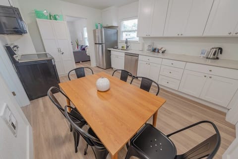 #StayInMyDistrict #CoosCottageCollection #CoosBay #BookDirect