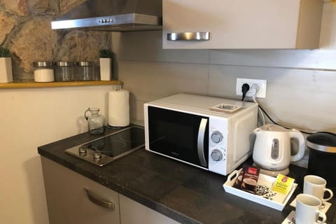 Microwave, stovetop, coffee/tea maker