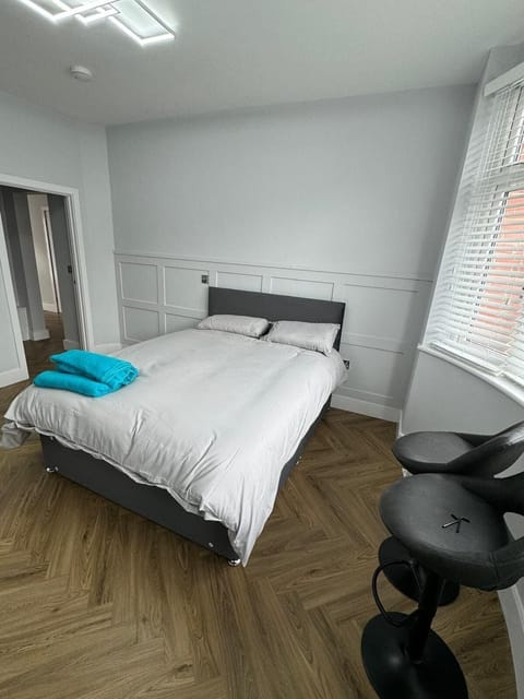 1 bedroom, iron/ironing board, internet, bed sheets