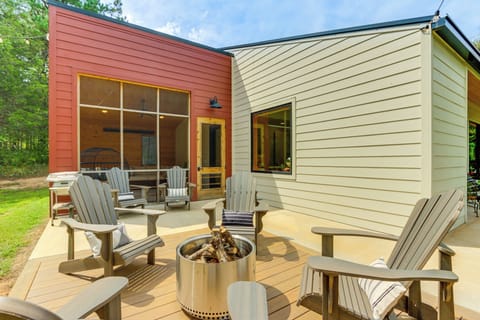 Huntsville Vacation Rental | 2BR | 2BA | 1,850 Sq Ft | 3 Steps to Enter