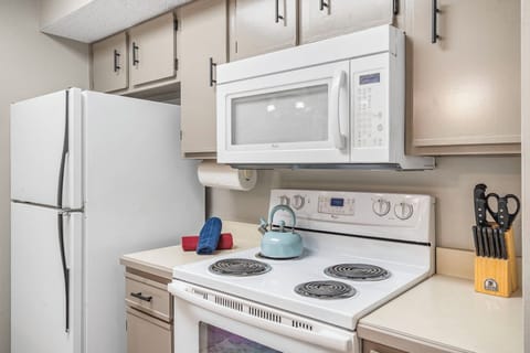 Unit #3 Fully furnished and equipped kitchen