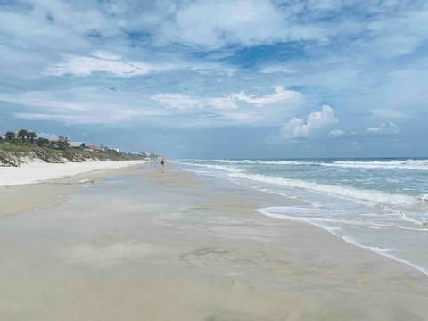 Beach nearby, sun loungers, beach towels