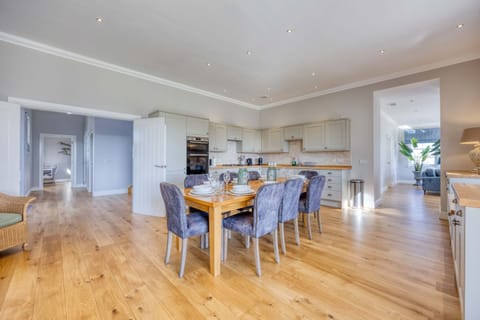 Open plan kitchen and dining area