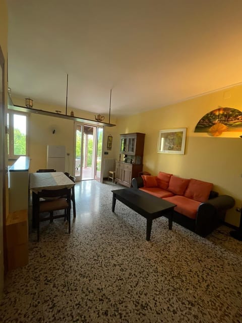 Smart TV, table tennis, books