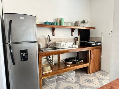 Fridge, stovetop, coffee/tea maker, blender