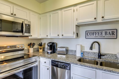 Fridge, microwave, stovetop, dishwasher