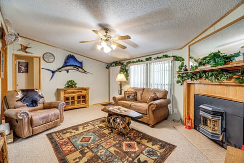 Cotopaxi Vacation Rental | 3BR | 2BA | 1,090 Sq Ft | 5 Steps Required to Enter