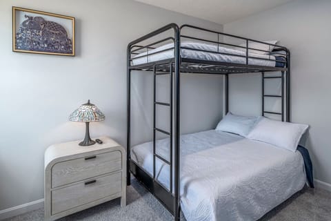 3 bedrooms, desk, iron/ironing board, travel crib