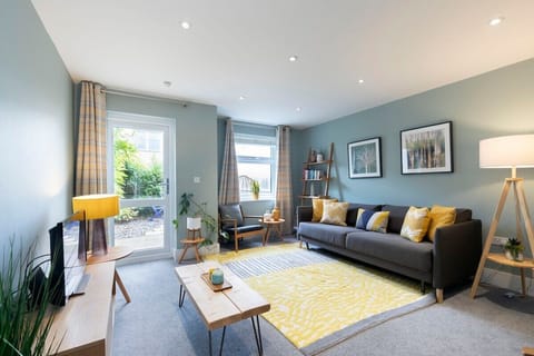 Lounge in 23 Station Street with Sofa Bed