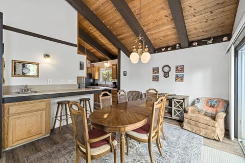 Dining Area off kitchen