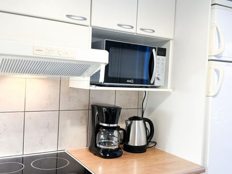 Fridge, microwave, oven, coffee/tea maker