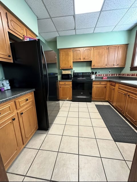 Microwave, oven, stovetop, coffee/tea maker