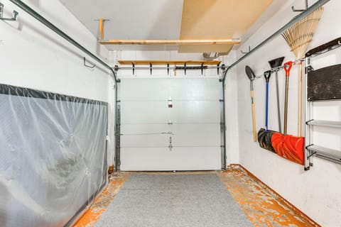 Garage | Parking for 1 Vehicle