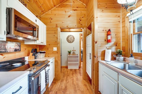 Kitchen | Refrigerator | Dishwasher | 2nd Floor