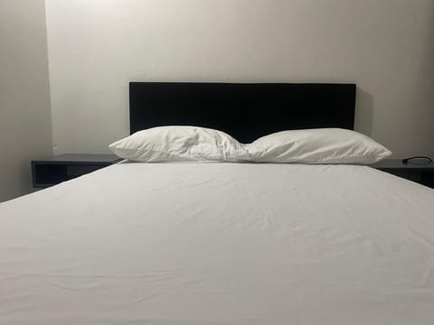 1 bedroom, bed sheets