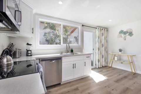 Fully upgraded kitchen with top of line appliances, utensils and cutlery