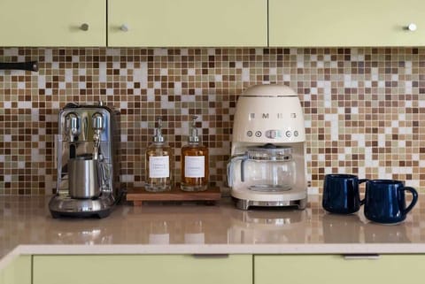 Microwave, oven, dishwasher, coffee/tea maker