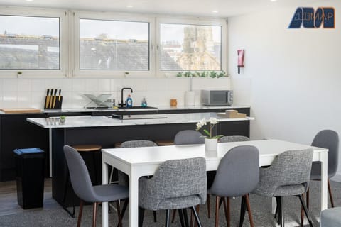 Dining area with 8 seats