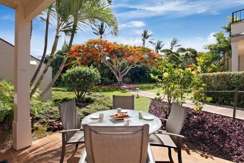 Lanai Dining - Garden View