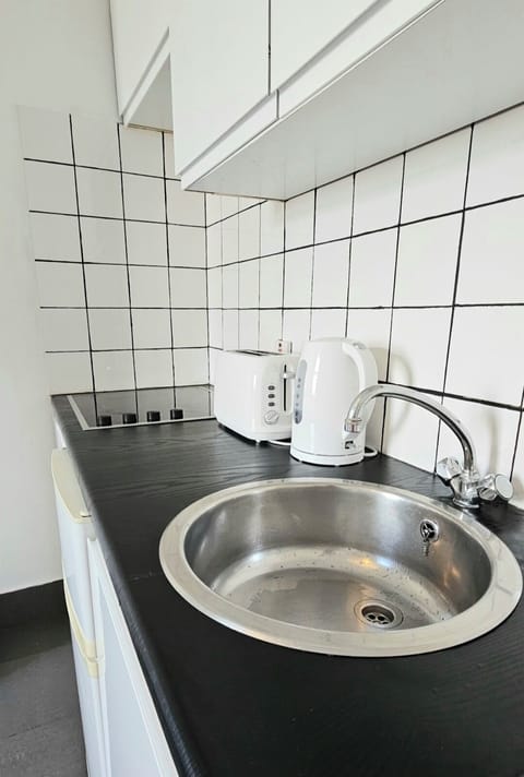 Fridge, microwave, stovetop, electric kettle