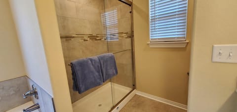 Shower, jetted tub, towels