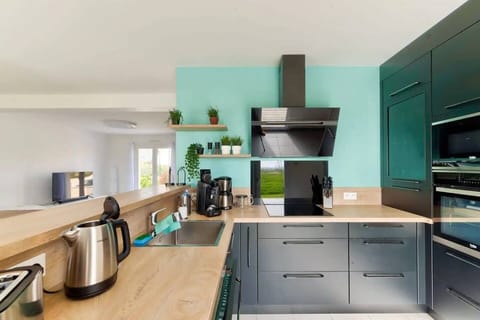 Ae30520b 9b64 4b88 9bb8 bf179efd8375