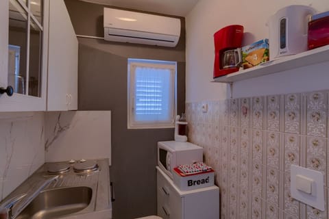 Fridge, microwave, coffee/tea maker, toaster