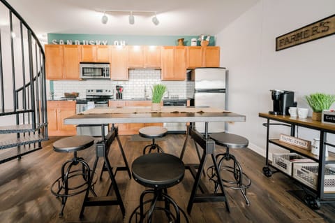 Full Kitchen ready to serve