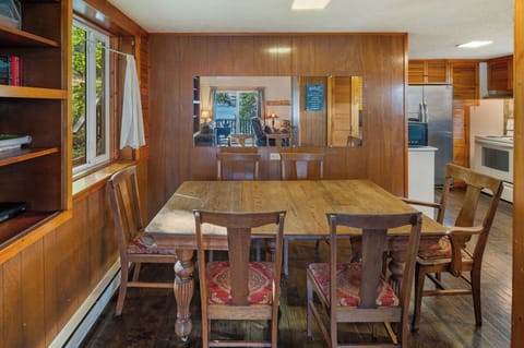 Dining room, space for 6 people