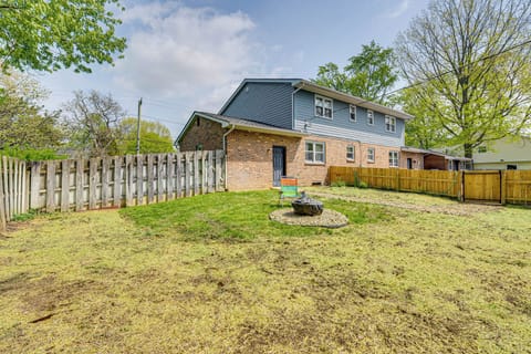 Fenced Backyard | Fire Pit | 2-Story Townhome