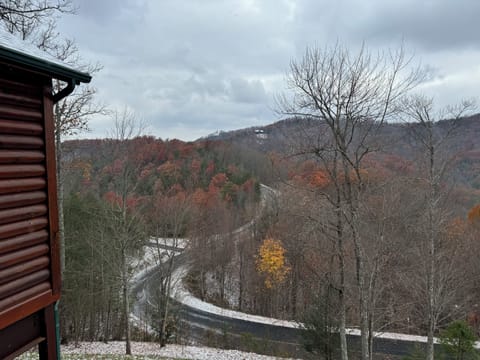 Snow leading to Copper Elk entrance