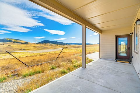 Guffey Vacation Rental | 3BR | 2BA | Half Step to Enter | 2,176 Sq Ft