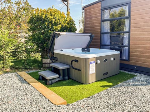 Hot tub | The Lodge Pod, Barrow-in-Furness