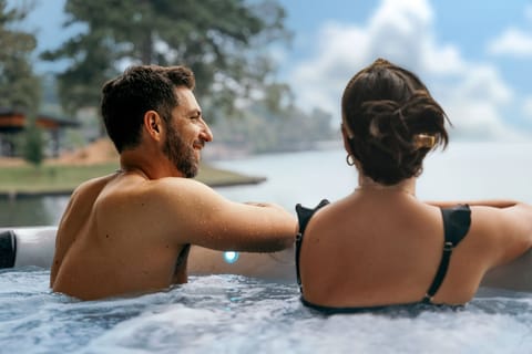 Outdoor spa tub