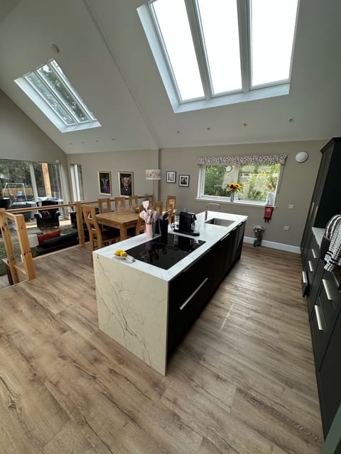 Fully equipped kitchen and dining area.
