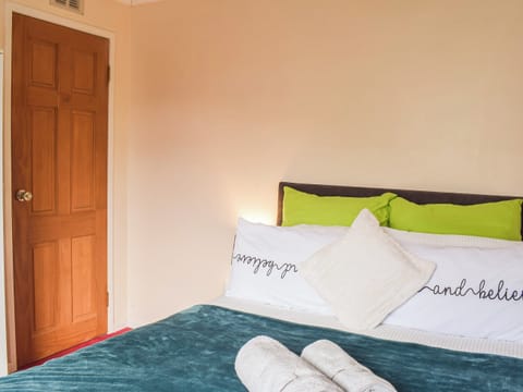 Double bedroom | Wallace View, Stirling