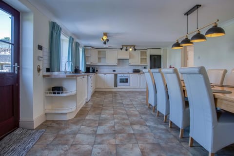 The Cross - 4 Bedroom Cottage - Llangennith (6208)