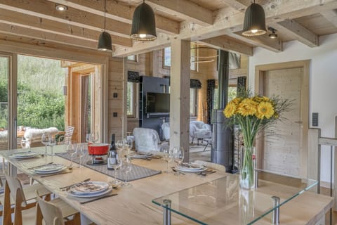 Photo Monte bianco 23 espace repas et salon