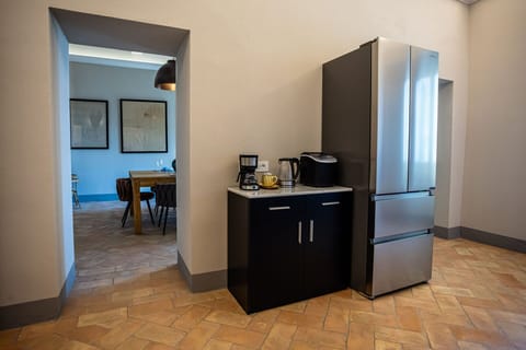 Cabinetry, Furniture, Table, Property, Building, Chair, Interior Design, Wood, Flooring